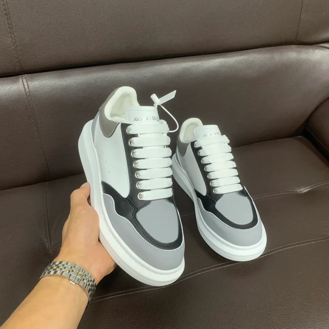 👟👟Ex-factory price 600👟👟 Professional McQueen factory. Top version. Couple style Alexander McQUEEN high version has been upgraded to the highest quality again✅ 💪McQueen Spring, Summer, Autumn and Winter top version Purchasing level✅ Recruiting nationwide online and offline agents to join🤝 🏆Fabric: Original materials imported from Italy. Texture, water-resistant and non-discoloring 🏆Inner lining: ️A-grade Italian imported lining resistant to dirt, sweat-absorbent, breathable and comfortable 🏆Foot pads: top-grade imported Italian super-soft cowhide leather 🏆Outsole: PU+counter 1:1 🏆Shoe box: original white box. Plus white flip cover for double-layer protection. Cloth bag. Handbag. Certificate of 1:1 mold opening, 4-piece set. Delivered with a pair of shoelaces. 🖕🏿🖕🏿🖕🏿 You can choose any pair of shoelaces in any color of our factory 🏆Code number: women's 34-41. men's 38-46 🏆Special remarks (women's code 34.40.41, men's code 38.45.46 is customized, no returns or exchanges) Win-win cooperation 🤝